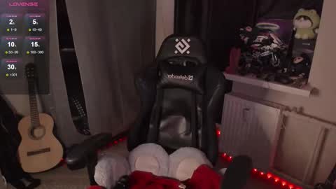 Snapshot of melante_s chatting on 09/19/25, 01:07 Ash online show from 09/19/25, 01:07