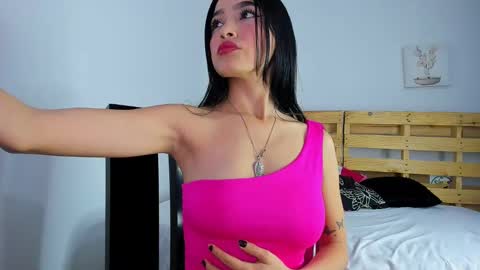 Snapshot of melany_0911 chatting on 10/21/25, 03:40 MELODY online show from 10/21/25, 03:40