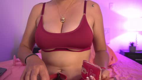 Snapshot of melany_riccii chatting on 01/02/25, 08:24 melany online show from 01/02/25, 08:24