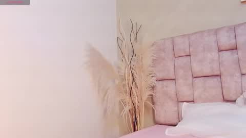 Melany online show from 05/01/26, 01:05