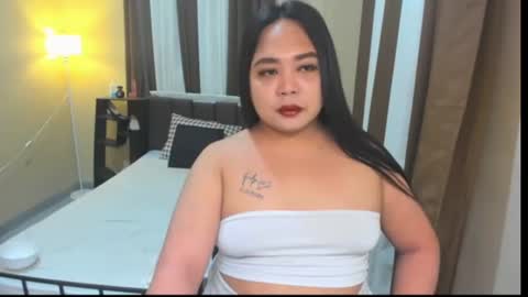 Snapshot of melayfoxx chatting on 04/19/26, 04:17 melayfoxx online show from 04/19/26, 04:17