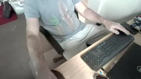 Snapshot of melbguy_075 chatting on 04/03/26, 12:30 melbguy_075 online show from 04/03/26, 12:30