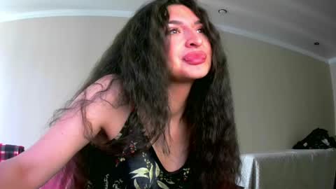 Snapshot of melena_caramel chatting on 05/20/26, 04:07 melena_caramel online show from 05/20/26, 04:07