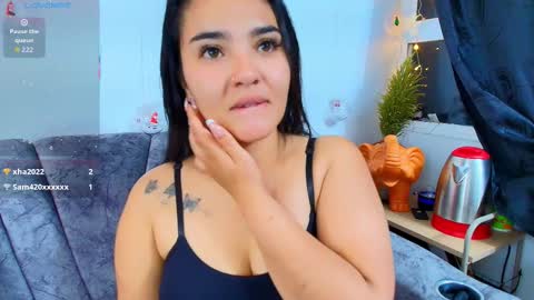    Independent model online show from 12/22/25, 02:41