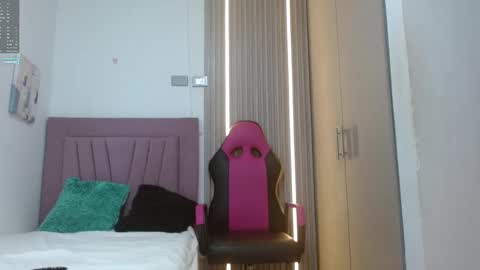 Snapshot of meli_peach chatting on 10/05/25, 12:25 meli_peach online show from 10/05/25, 12:25