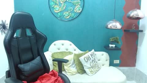 Snapshot of melika_sweet chatting on 02/09/25, 08:45 eli online show from 02/09/25, 08:45