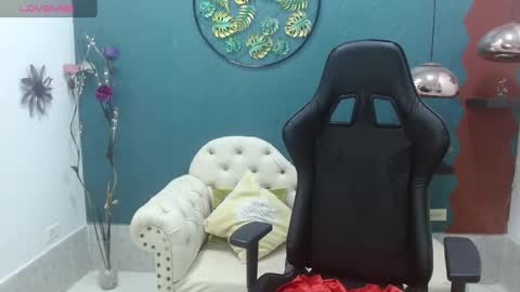 Snapshot of melika_sweet chatting on 02/12/25, 08:50 eli online show from 02/12/25, 08:50