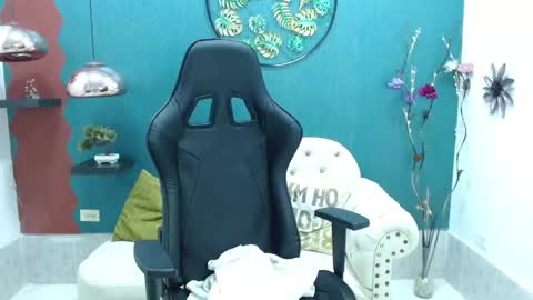 Snapshot of melika_sweet chatting on 02/28/25, 05:59 eli online show from 02/28/25, 05:59