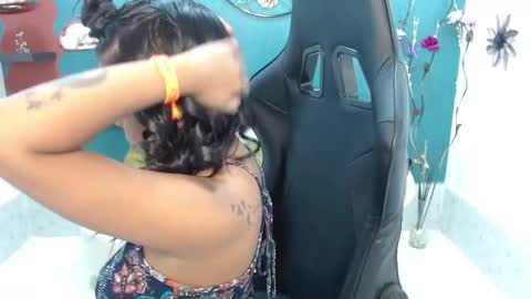 Snapshot of melika_sweet chatting on 03/01/25, 05:49 eli online show from 03/01/25, 05:49