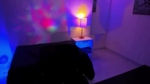 Snapshot of melina_hope_ chatting on 10/27/25, 02:43 Melina Hope online show from 10/27/25, 02:43