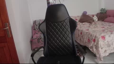 Snapshot of melinamars_ chatting on 12/08/24, 04:50 Melina online show from 12/08/24, 04:50