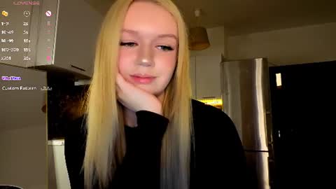 Snapshot of meliss_ss chatting on 08/08/26, 04:42 Mel or Lissa 3 Welcome here online show from 08/08/26, 04:42