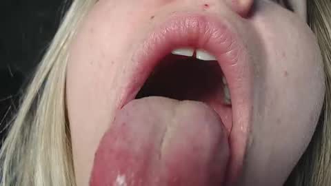 Snapshot of melissa__ray chatting on 12/13/24, 09:20 Melissa Ray online show from 12/13/24, 09:20