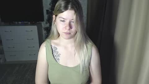 Snapshot of melissa__ray chatting on 12/23/24, 12:25 Melissa Ray online show from 12/23/24, 12:25