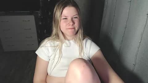 Snapshot of melissa__ray chatting on 01/21/25, 04:48 Melissa Ray online show from 01/21/25, 04:48