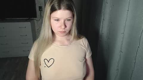 Snapshot of melissa__ray chatting on 02/05/25, 05:09 Melissa Ray online show from 02/05/25, 05:09