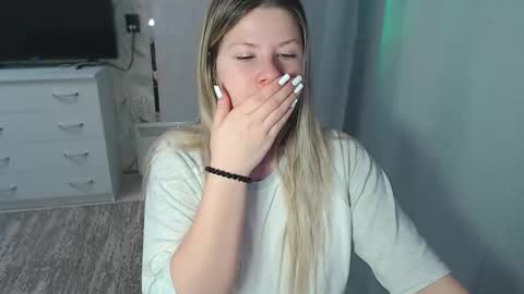 Snapshot of melissa__ray chatting on 02/10/25, 02:08 Melissa Ray online show from 02/10/25, 02:08