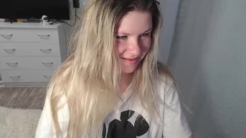 Snapshot of melissa__ray chatting on 02/17/25, 03:04 Melissa Ray online show from 02/17/25, 03:04