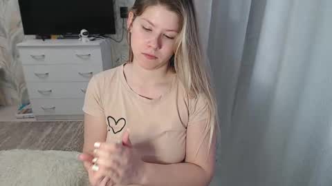 Snapshot of melissa__ray chatting on 02/17/25, 10:07 Melissa Ray online show from 02/17/25, 10:07