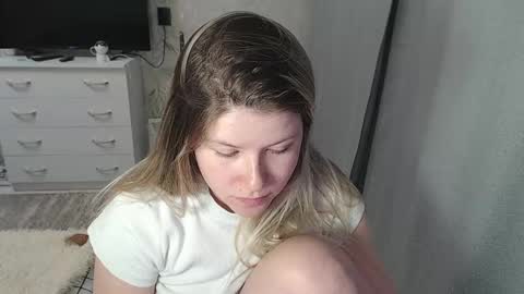 Snapshot of melissa__ray chatting on 03/01/25, 04:11 Melissa Ray online show from 03/01/25, 04:11