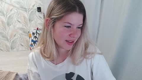 Snapshot of melissa__ray chatting on 09/22/25, 03:08 Melissa Ray online show from 09/22/25, 03:08