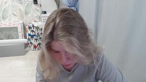 Snapshot of melissa__ray chatting on 10/03/25, 03:03 Melissa Ray online show from 10/03/25, 03:03