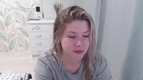 Snapshot of melissa__ray chatting on 10/14/25, 05:47 Melissa Ray online show from 10/14/25, 05:47