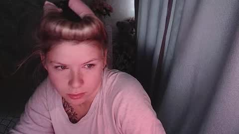 Snapshot of melissa__ray chatting on 10/25/25, 02:30 Melissa Ray online show from 10/25/25, 02:30