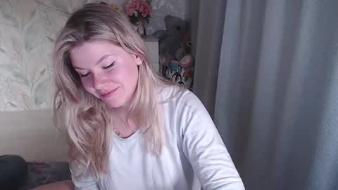 Snapshot of melissa__ray chatting on 10/25/25, 07:52 Melissa Ray online show from 10/25/25, 07:52