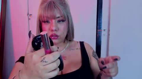 Snapshot of melissa_adamsxxx chatting on 06/03/26, 02:33 Lissa online show from 06/03/26, 02:33