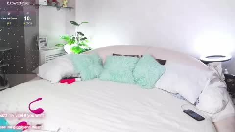Snapshot of melissa_fane chatting on 12/02/24, 07:38 Hot Milf Melissa  ONLINE  Mon  Tue  Wed  Fr  Sun  - 9pm - 6amUTC3 online show from 12/02/24, 07:38