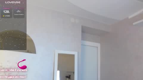 Snapshot of melissa_fane chatting on 11/30/25, 03:27 Hot Milf Melissa ONLINE Mon Tue Wed Fr Sun - 9pm - 6amUTC3 online show from 11/30/25, 03:27