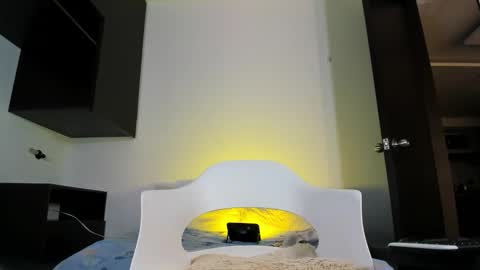 Snapshot of melissa_fem_ chatting on 11/25/25, 12:16 M E L I S S A online show from 11/25/25, 12:16