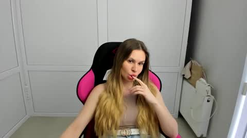 Snapshot of melissa_kisss_ chatting on 05/04/26, 09:27 Melissa online show from 05/04/26, 09:27