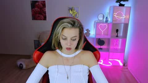 Snapshot of melissa_richardson chatting on 02/04/25, 10:55 Melissa online show from 02/04/25, 10:55