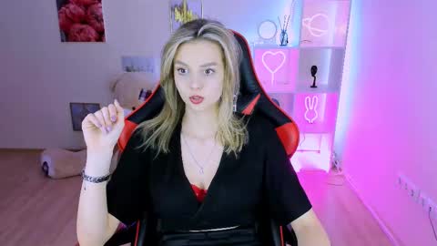 Snapshot of melissa_richardson chatting on 02/17/25, 11:20 Melissa online show from 02/17/25, 11:20