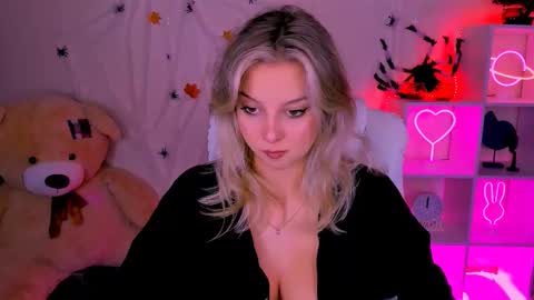 Snapshot of melissa_richardson chatting on 10/20/25, 04:29 Melissa online show from 10/20/25, 04:29