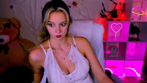 Snapshot of melissa_richardson chatting on 10/28/25, 02:31 Melissa online show from 10/28/25, 02:31