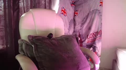 Snapshot of melissa_sexytits chatting on 12/04/24, 08:29 Lau   online show from 12/04/24, 08:29