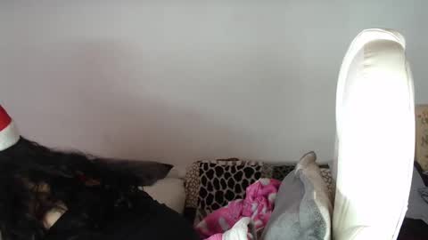 Snapshot of melissa_sexytits chatting on 12/27/24, 05:48 Lau   online show from 12/27/24, 05:48