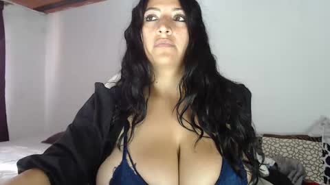 Snapshot of melissa_sexytits chatting on 01/02/25, 09:18 Lau   online show from 01/02/25, 09:18