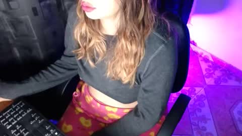 Snapshot of melissacut3x chatting on 04/15/26, 10:33 melissacut3x online show from 04/15/26, 10:33