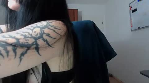 Snapshot of melissanextdoor chatting on 09/24/25, 07:44 Ariana online show from 09/24/25, 07:44