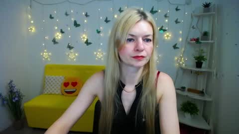 Snapshot of melissatylerbb chatting on 04/14/26, 11:05 Melissa online show from 04/14/26, 11:05