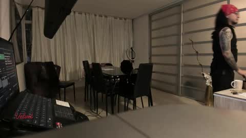 Melkkor Independient Model online show from 11/17/25, 11:10