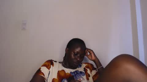 Snapshot of mellanin_pretty_ chatting on 12/21/25, 07:26 . online show from 12/21/25, 07:26