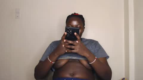 Snapshot of mellanin_pretty_ chatting on 07/13/26, 06:44 . online show from 07/13/26, 06:44
