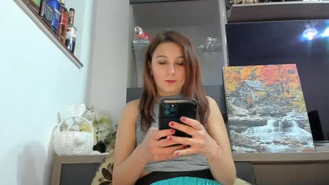 Snapshot of mellbell_ chatting on 03/10/26, 08:03 MellyMell online show from 03/10/26, 08:03