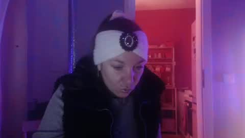 Snapshot of melli23 chatting on 02/09/26, 04:44 Melli online show from 02/09/26, 04:44