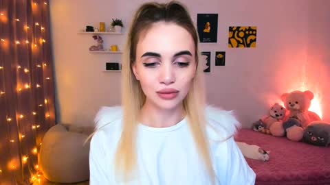 Snapshot of mellifluoustess chatting on 12/25/24, 12:37 Tessa online show from 12/25/24, 12:37